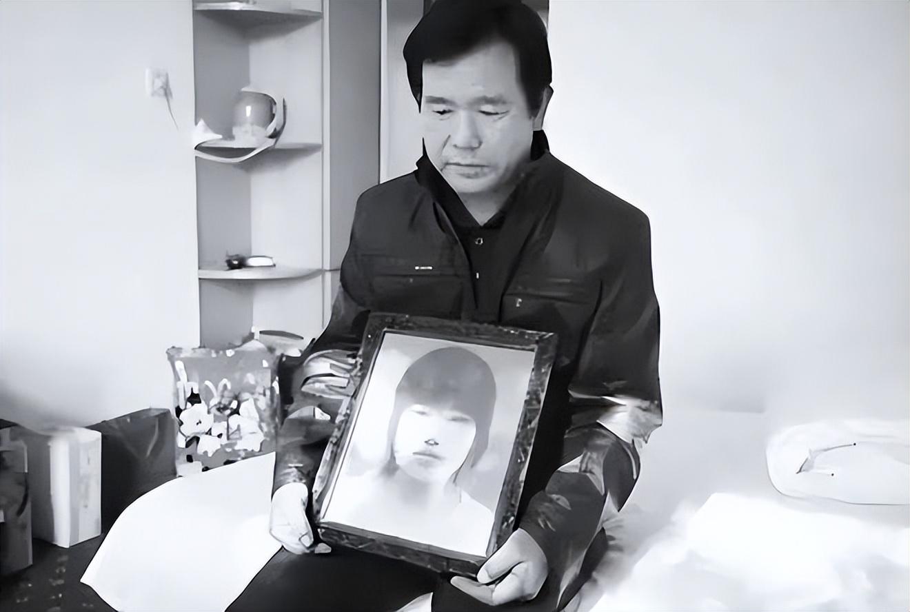 回顾曾叫嚣我爸是李刚的李启铭入狱6年重返社会成为装修工人