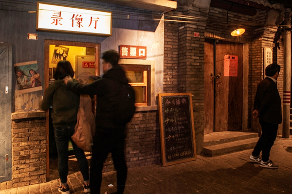 上个世纪八十年代,录像厅曾经火遍全国,后来为何又消失不见了?