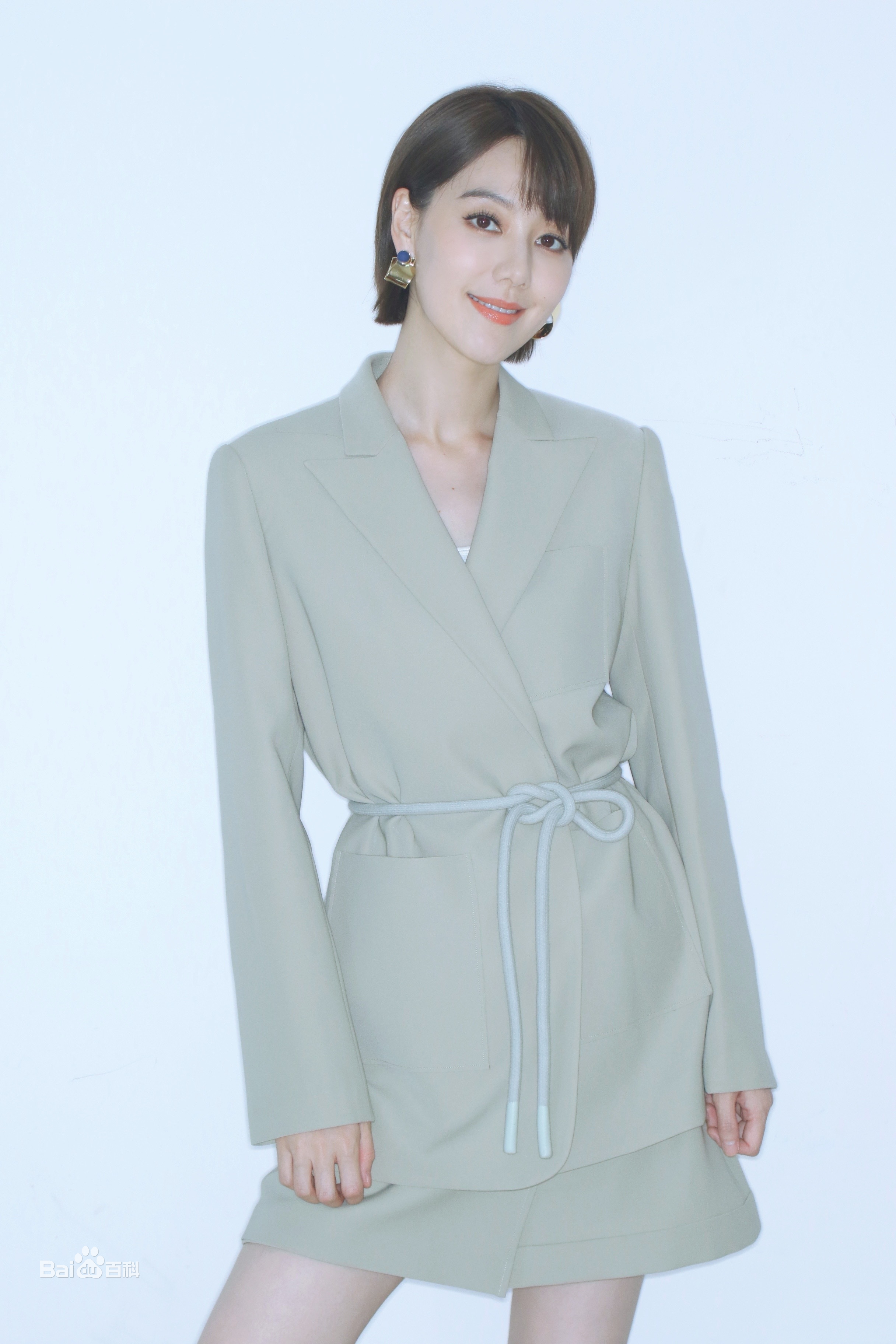 哈文结束陪读生活,带女儿到上海见老友王冠谢承颖