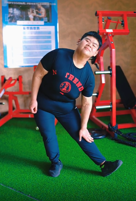 688斤王浩楠复胖,177cm体重128kg,网友:体脂率还有40减不下来