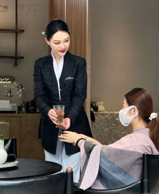 越秀服务最美水吧用精致描绘初遇美学