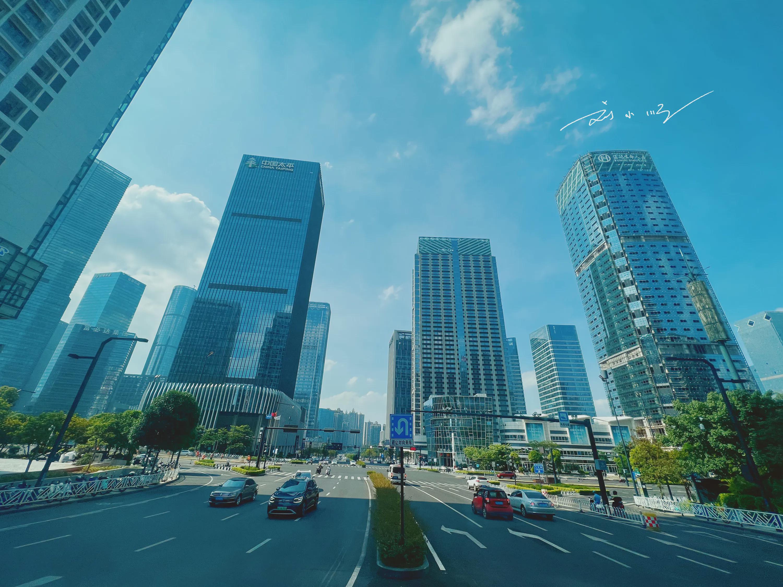 实拍广西南宁"五象新区",高楼林立,游客惊叹:不愧是最强首府