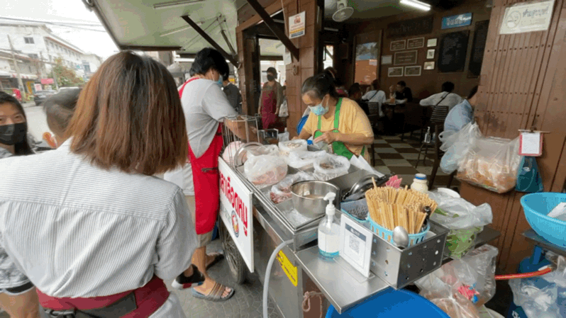 泰国疫情爆发后,第一次在路边摊买早餐,真香啊