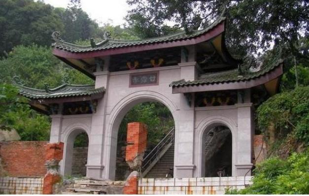 广东"最神奇"的寺庙,建造在岩石夹缝中,已有400多年历史了