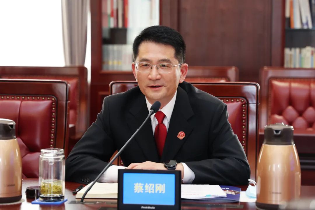 苏州市人大常委会副主任徐美健带队调研指导法院工作
