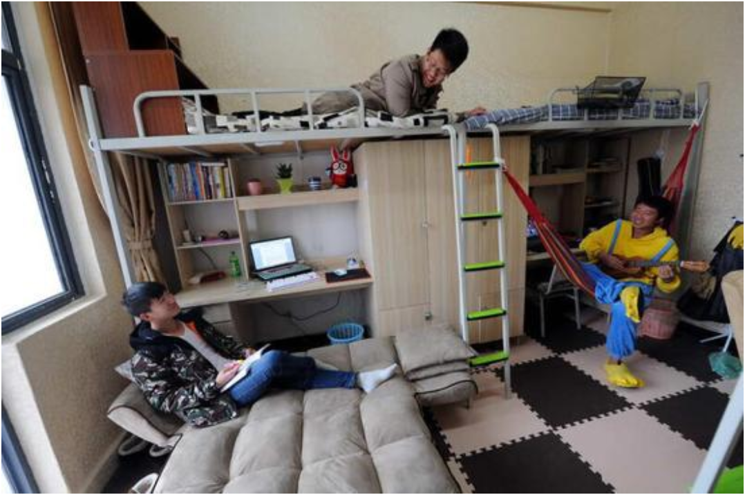 武汉大学推出"夫妻宿舍",一间宿舍两张床成亮点,网友:我酸了