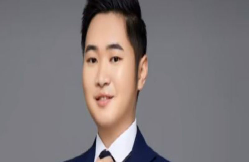 年轻的少东家,高调的富二代,在网上活出了肆意风范