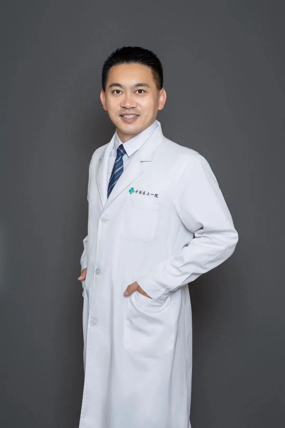 央视新闻联播选了一批网友亮相国庆节,帅哥医生是咱"辽宁老铁"!