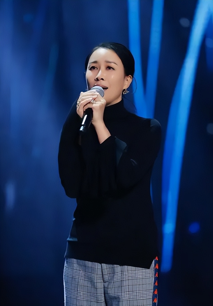 女歌唱家那英,原名叫叶赫那拉英,是慈禧太后的曾孙女?假的!