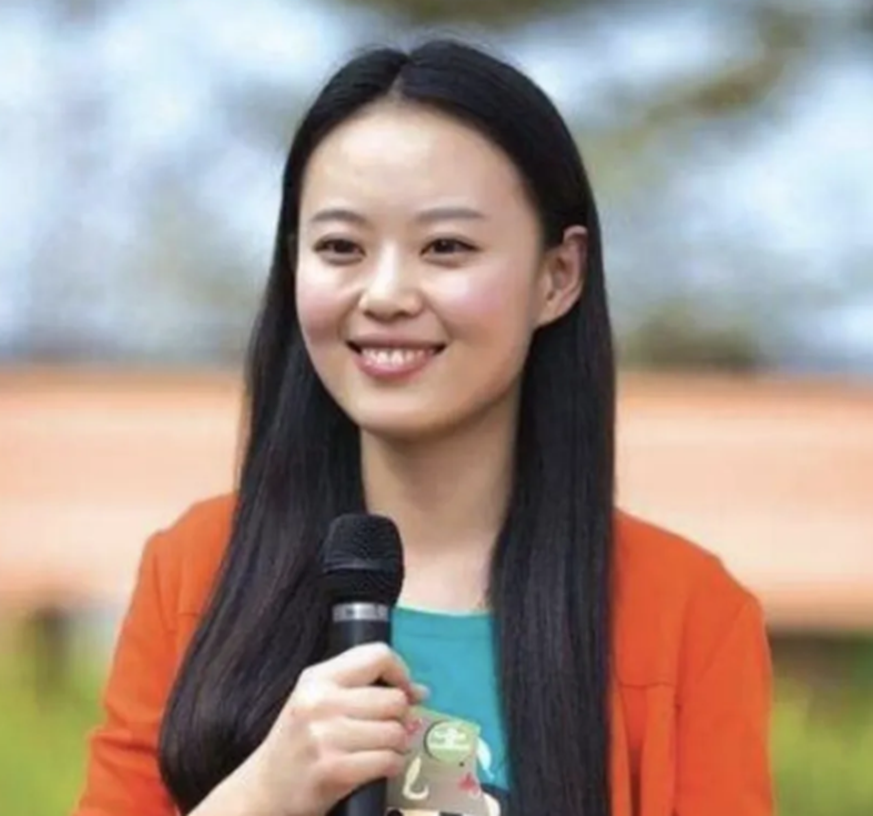 2014年,主持人邱园园为产子放弃化疗,另娶娇妻的丈夫现状如何?