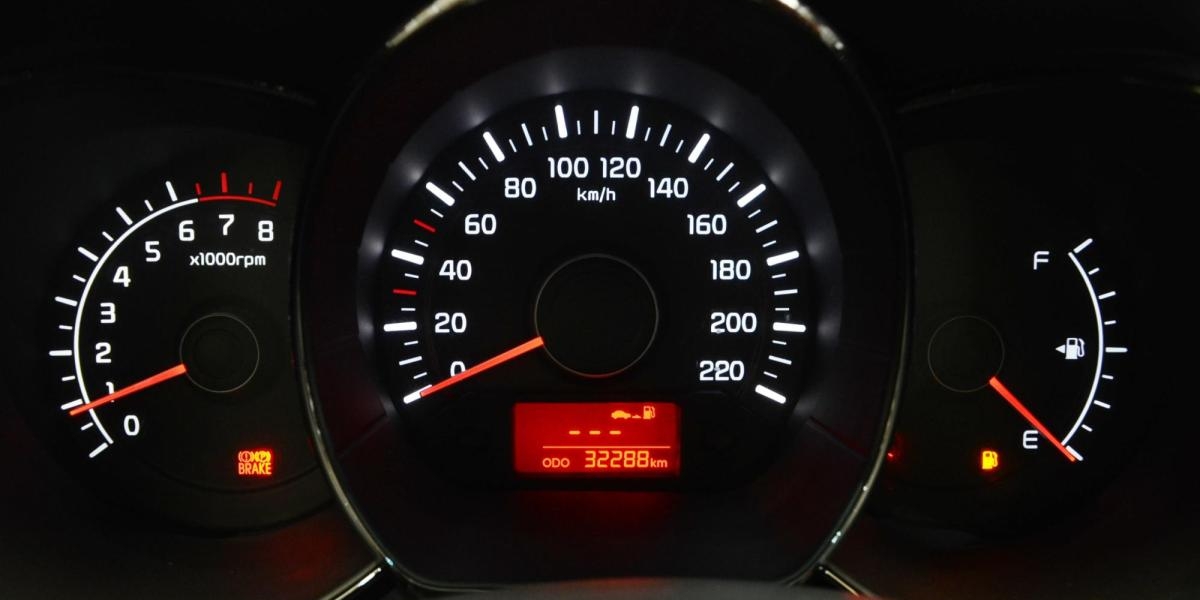 机油表亮红灯还能开吗,原因很重要