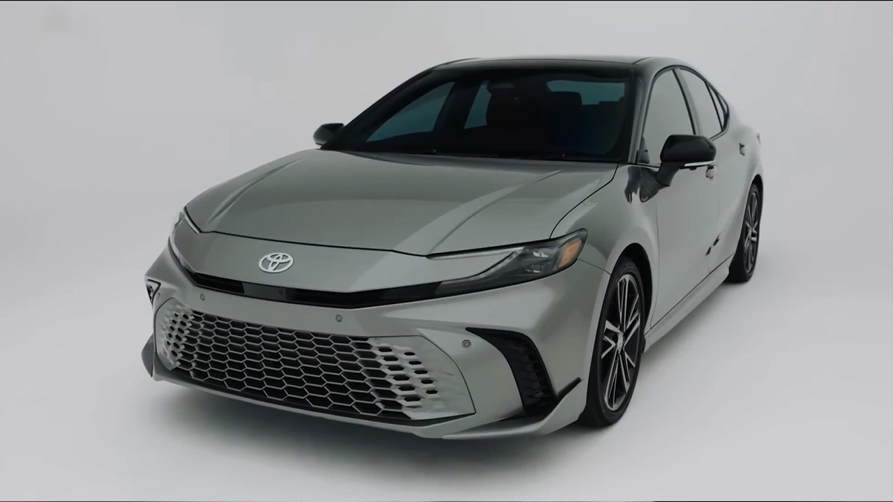 丰田2024款凯美瑞来了!配3种外观 3种动力可选,还看啥迈腾 雅阁