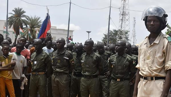 法国入侵尼日尔领空,袭击尼日尔总统卫队,冲突爆发!