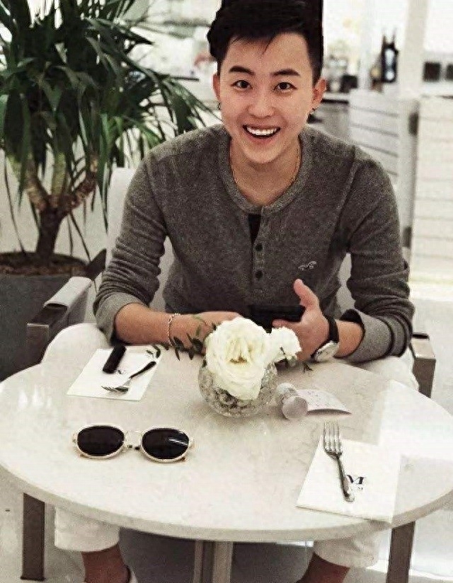 只是叶海洋不这么认为,她作为一个独立女性,身后有自己的事业给足了