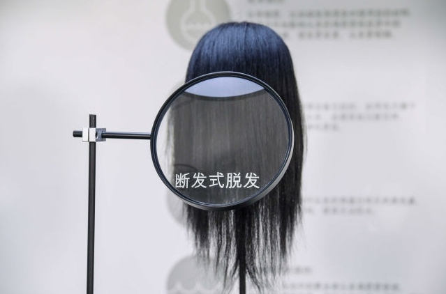 模拟四大头发问题，头发油腻扁塌、染发后头发褪色、断发式脱发以及干枯砂发
