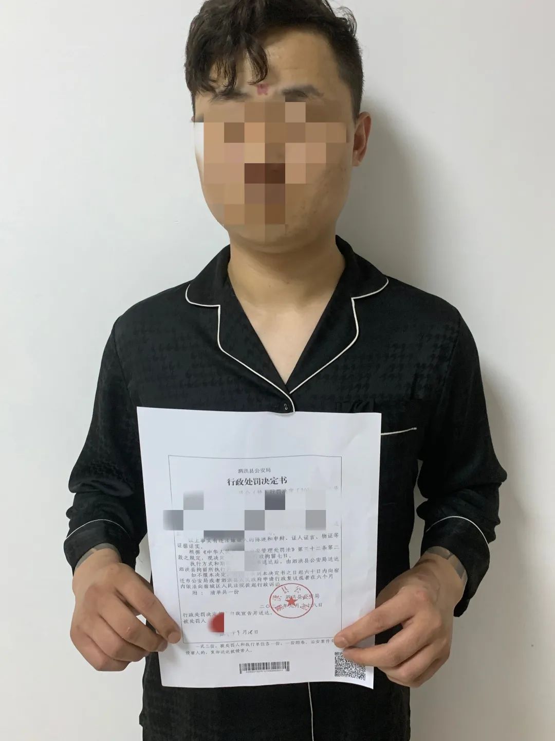 【警务快讯】非法携带管制刀具,拘留!