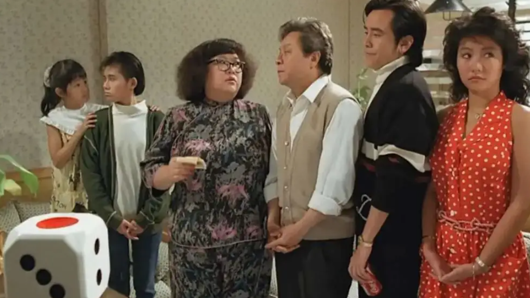 2006年董骠去世,葬礼上成龙曾志伟扶灵,四妻七子为何能相处融洽