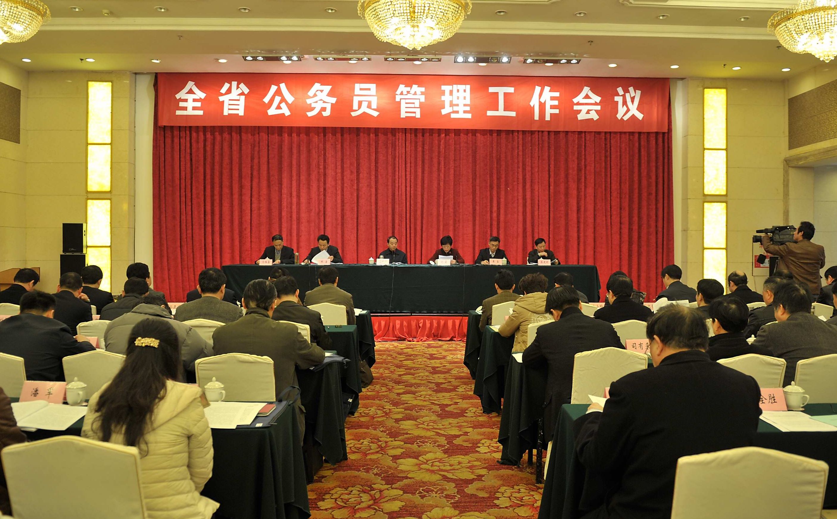 现实很骨感!清理编外人员,精简公务员,可能已无法拯救地方财政