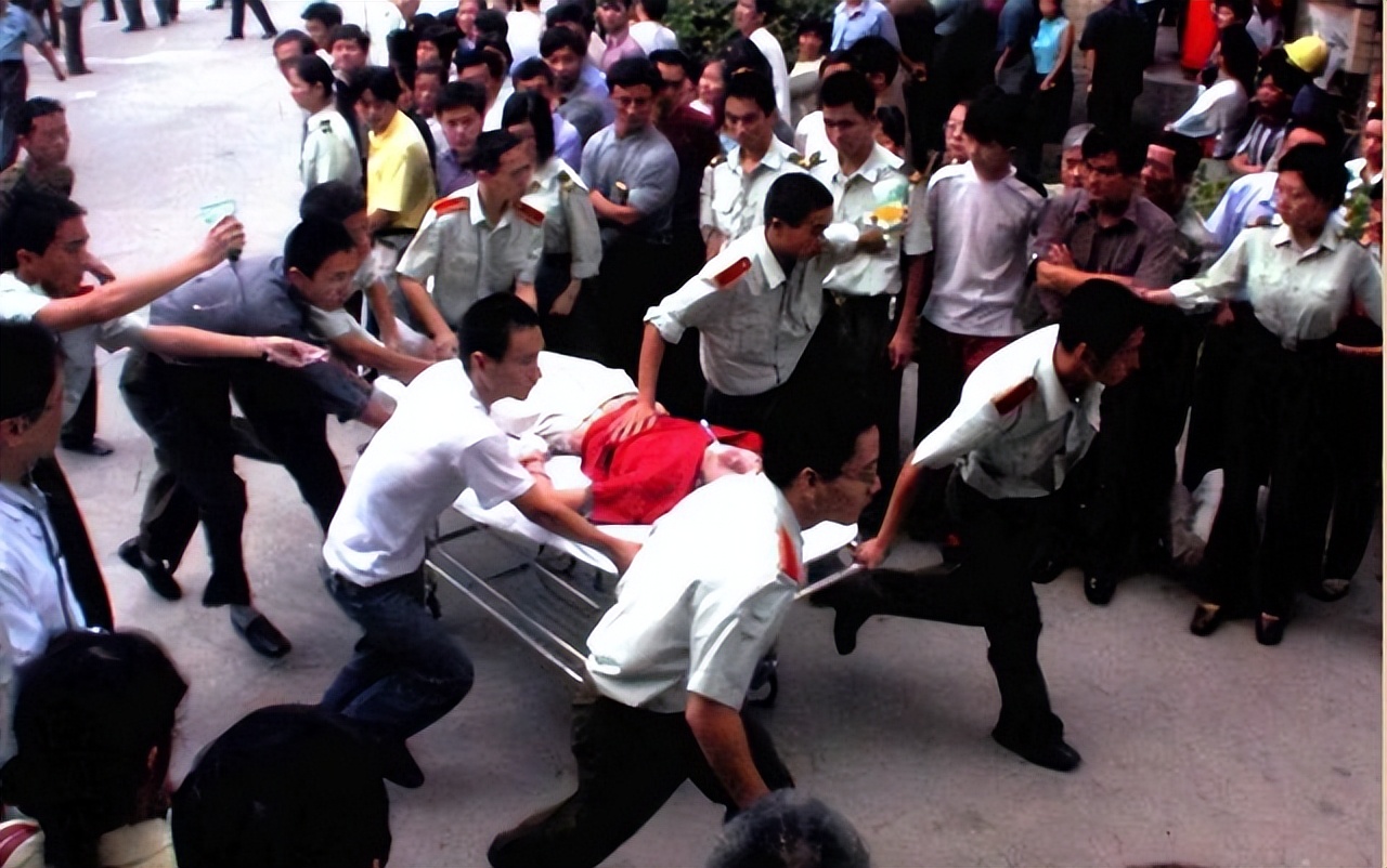 2002年南京汤山投毒案,42人死亡300人中毒,只因嫉妒别人生意好