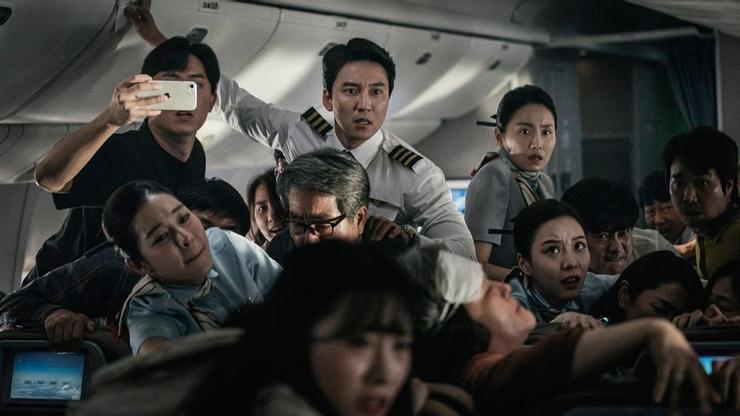 韩国首部空中灾难片《紧急迫降》:我们都只是渺小的人类