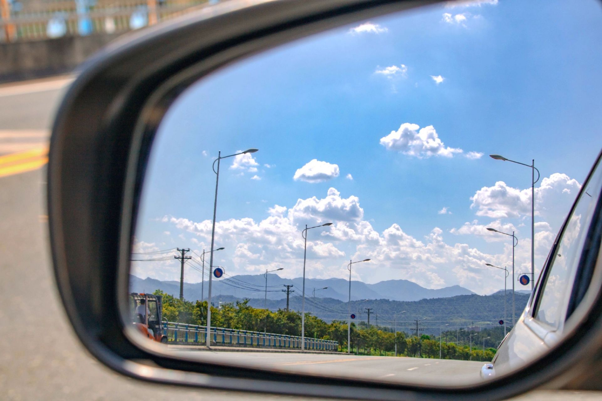 十堰扫街|后视镜里的世界 「镜里的世界,是人生呼啸而过时错过的景色.