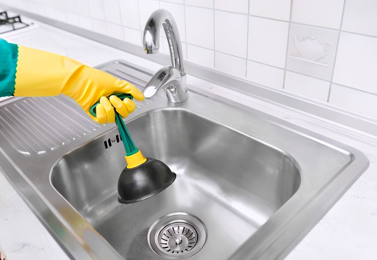 2,管道疏通器比如以前的固定水龙头,现在的水龙头样式越来越多,不只是