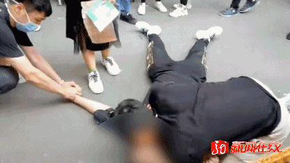 哈尔滨一男子突然倒地心跳骤停!一名医生立即上前抢救