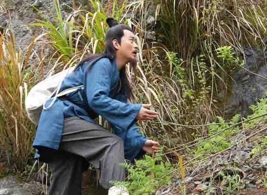 民间故事:郎中上山采药遇受伤刺猬,出手相救后,步步走向巅峰