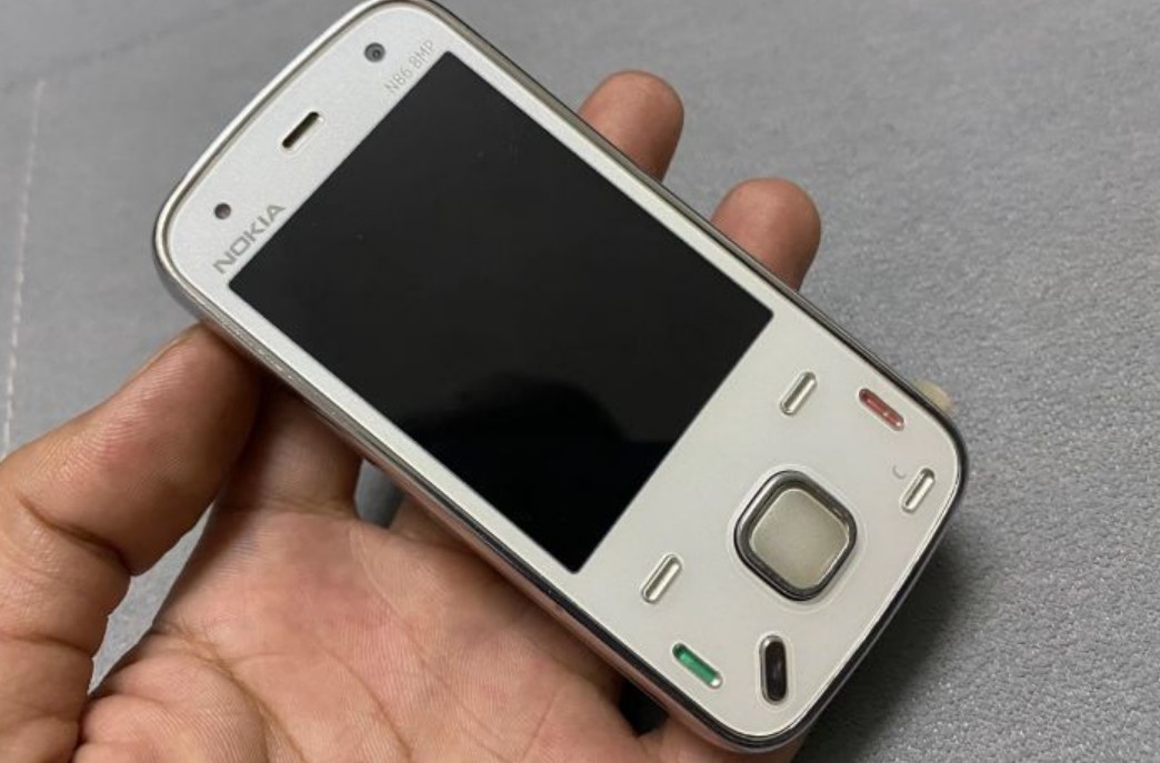 诺基亚n86复刻版来了!安卓大屏 实体滑盖键盘很怀旧