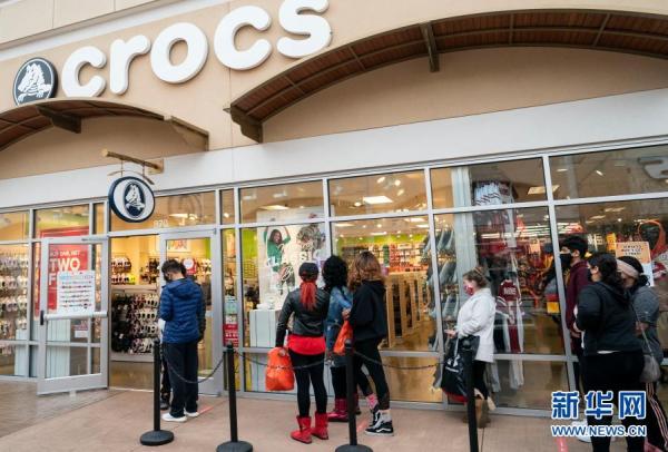 美国"黑色星期五"现场购物人数较往年减少