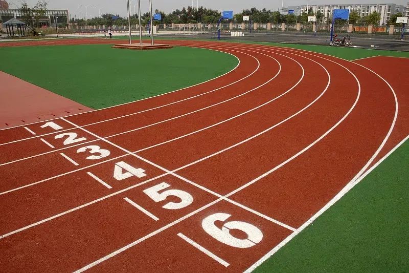 最佳全天候室外运动场地坪材料——塑胶跑道