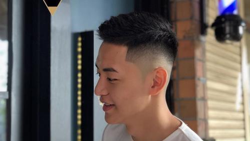 男生胖圆脸显瘦的发型有哪些?