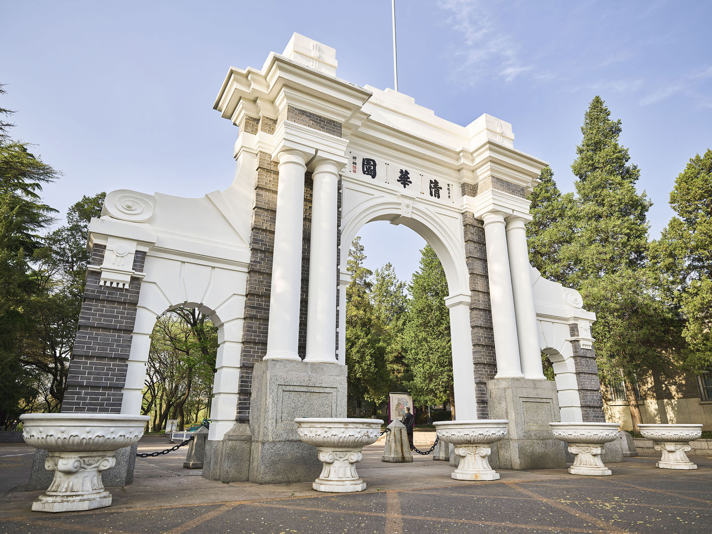 清华大学正门高清照片图片