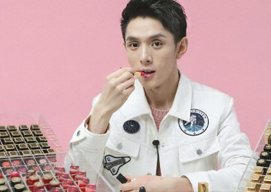 回顾:李佳琦怒怼打工人!79元还贵,买不起要反思,网友呼吁严查税务