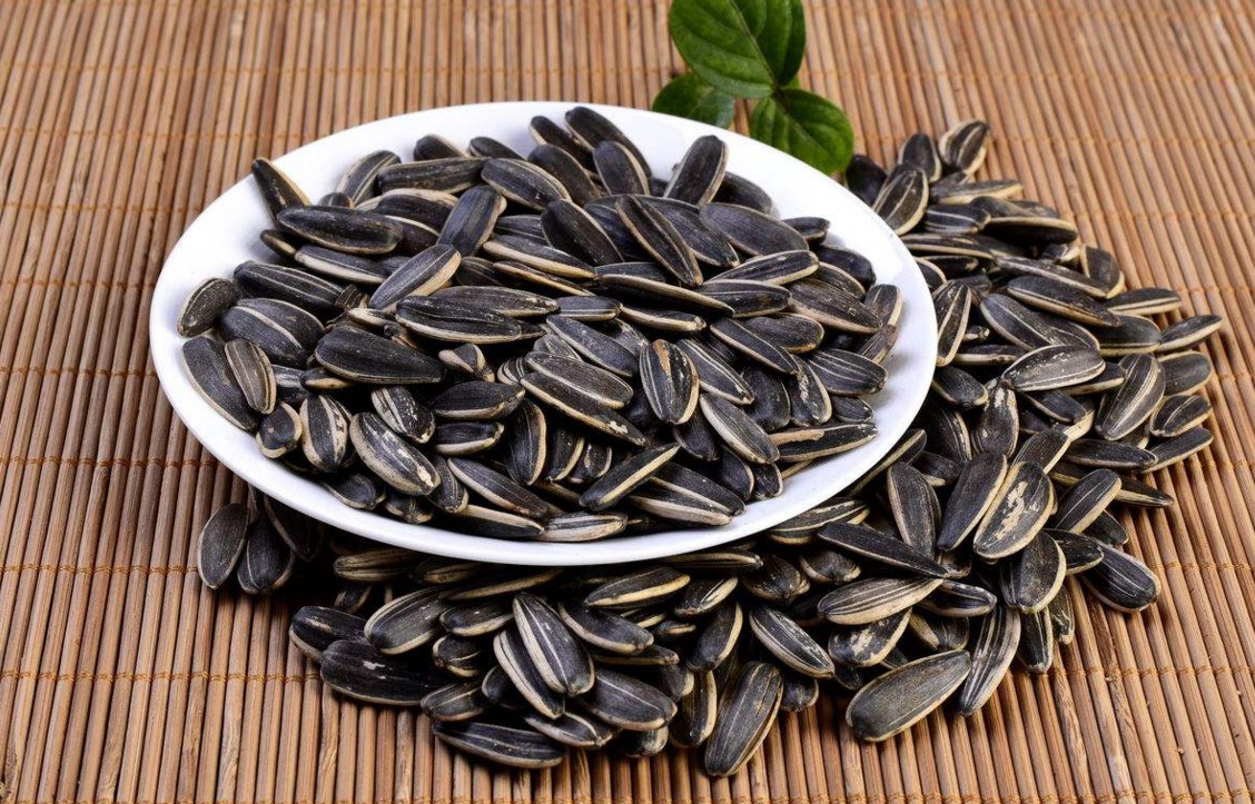 瓜子和花生,一个容易长胖,一个帮助减肥,或许多数人吃错了