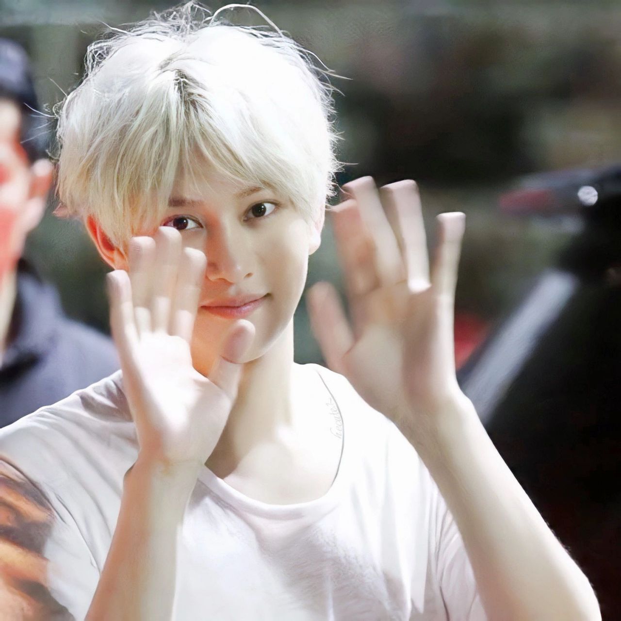 说金希澈丑的 可以说金希澈不如当年巅峰期了 或者不在你的审美上 不