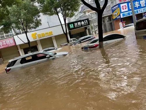 户县大雨图片