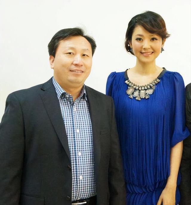 央视主持方琼:与大8岁副台长闪婚,婚后分居多年,她如今幸福吗