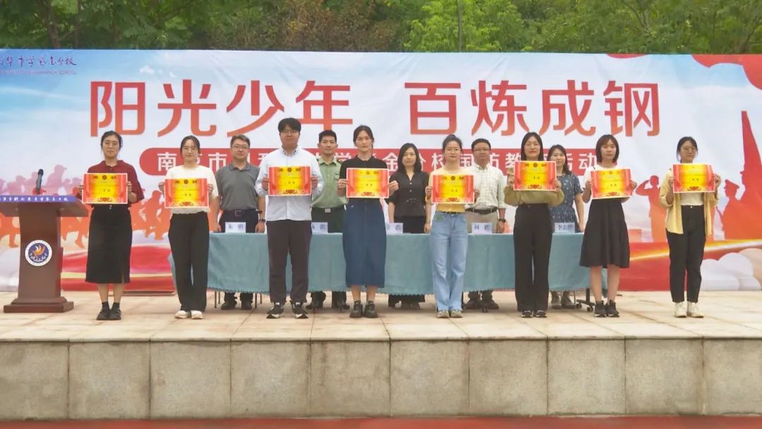 南京市科利华中学紫金分校:以军训之名一睹青春"戎"颜!
