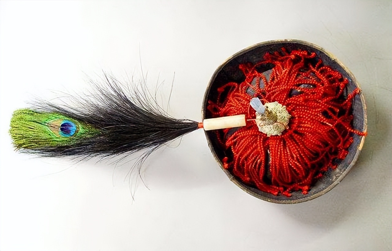 清朝三眼花翎有多贵重?清朝有七人获得,宠臣和珅不在其中