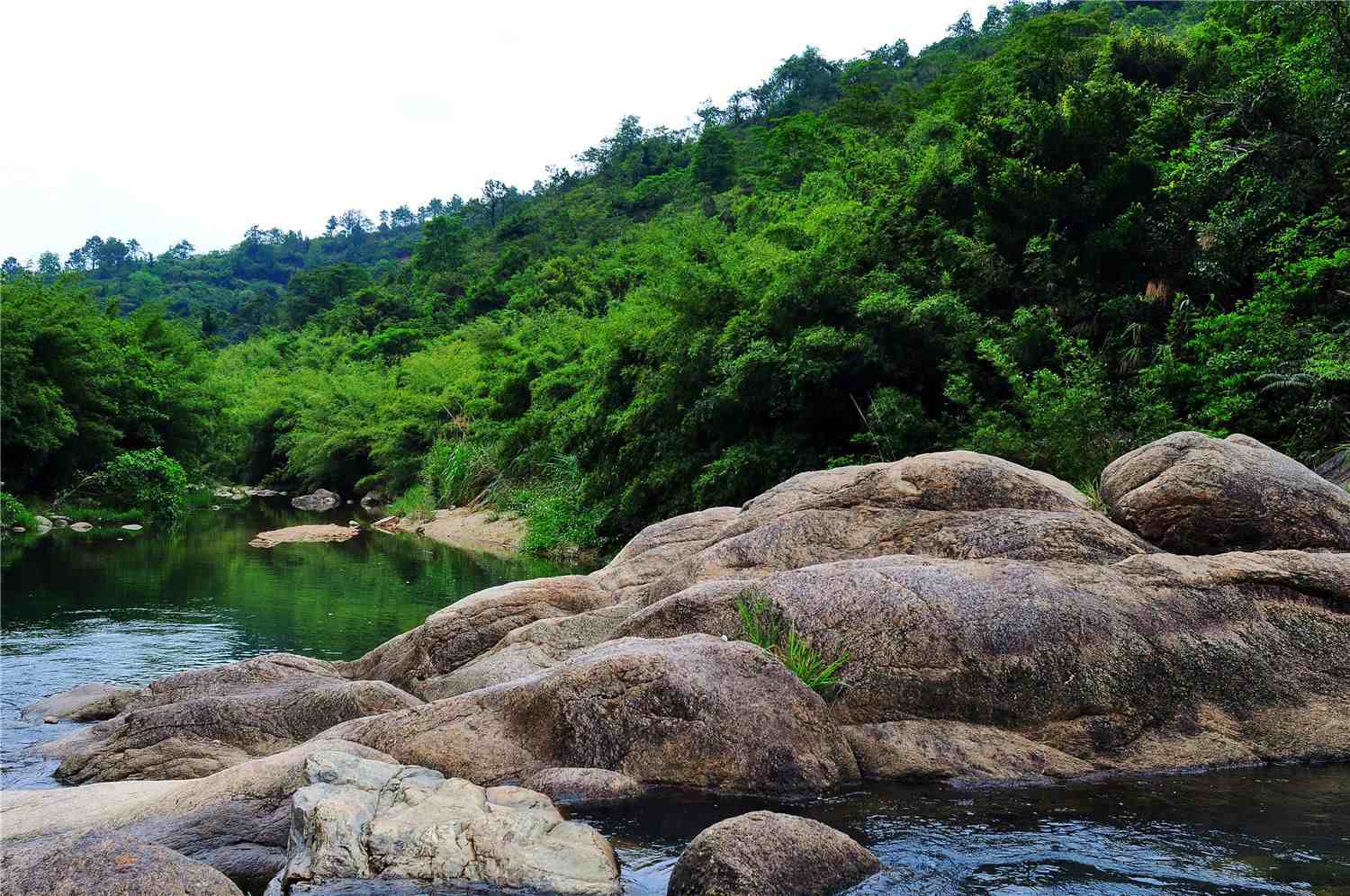 一,象头山象头山景区位于博罗县中南部,距惠州市区18公里,面