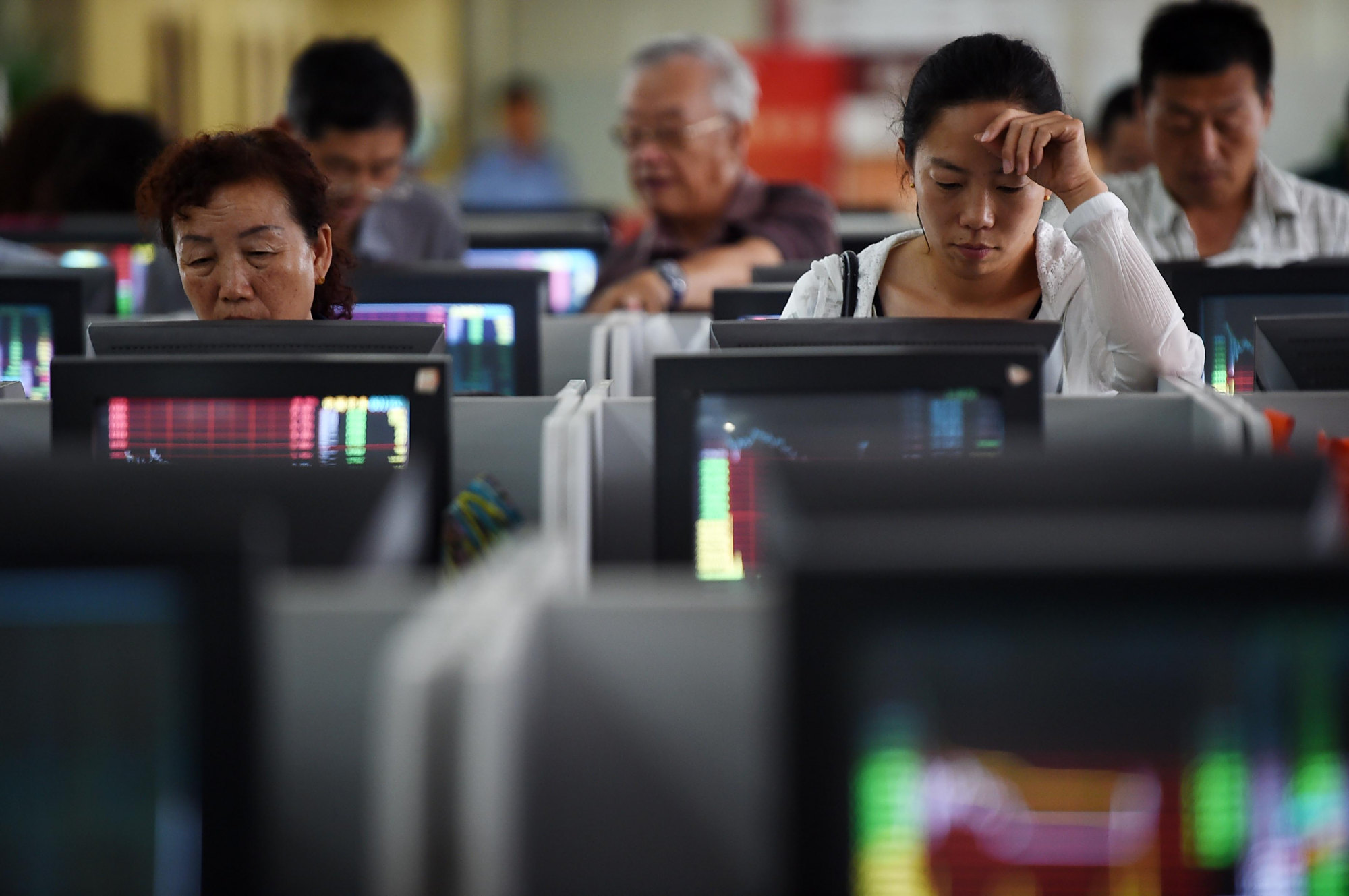 老股民带你深入分析,普通人投资基金还是股票,哪一种更可靠?