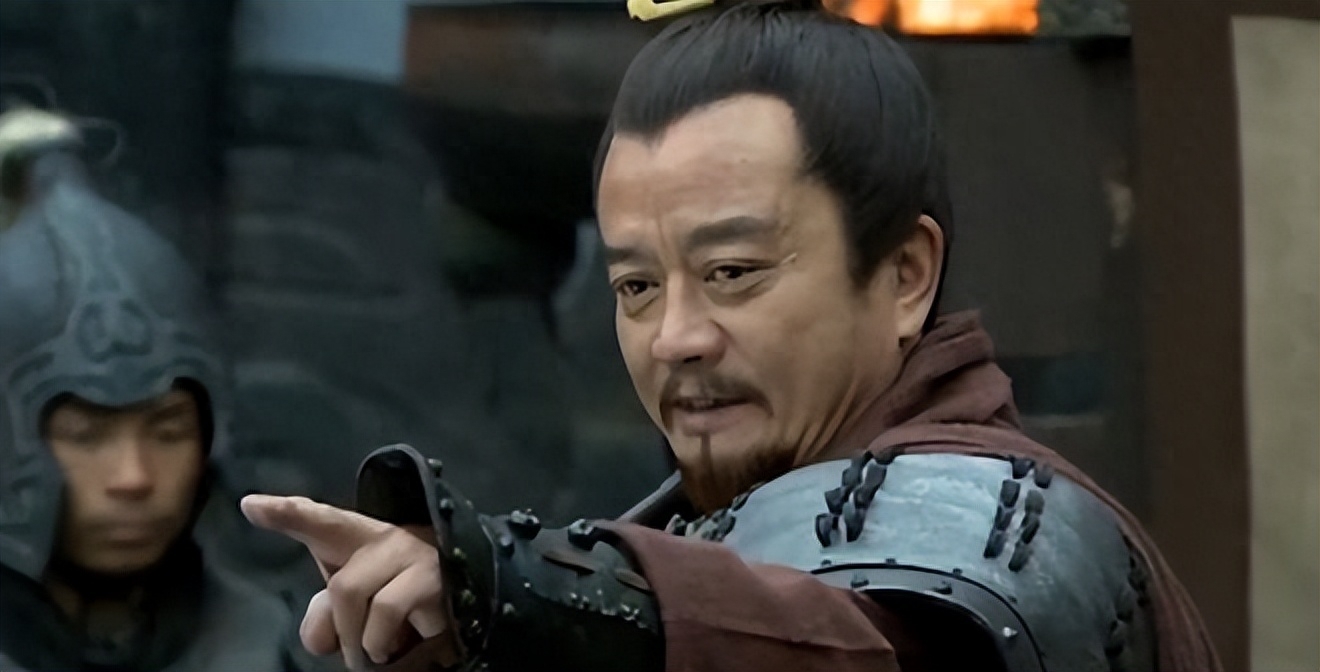 被戏称为"冢中枯骨"的袁术究竟是一个什么样的人?非主流玩崩了