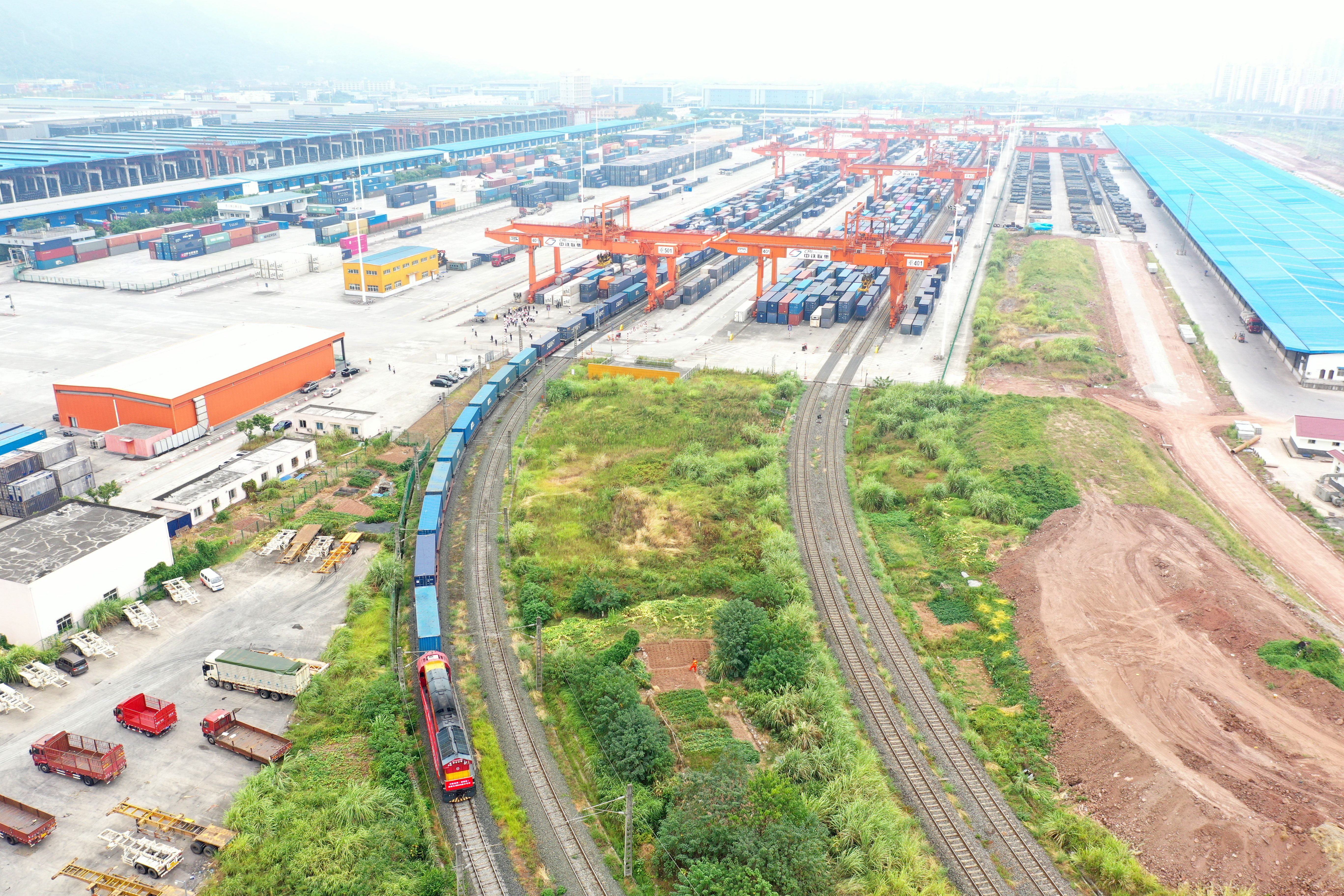 中欧班列(渝新欧)跨境电商b2b出口专列重庆首发(4)