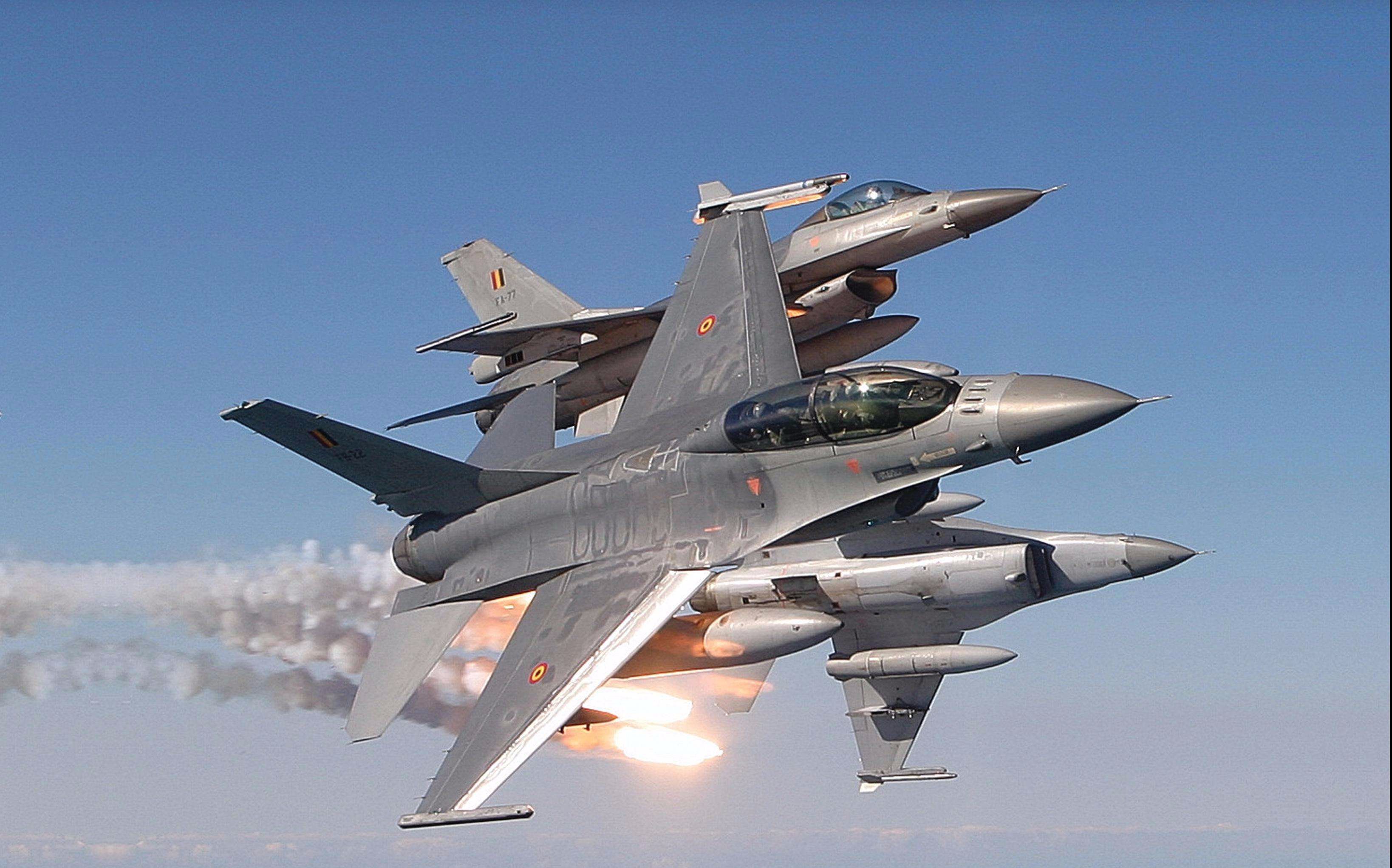 国产新中型机曝光:大家纷纷猜测,歼10d要来了吗?