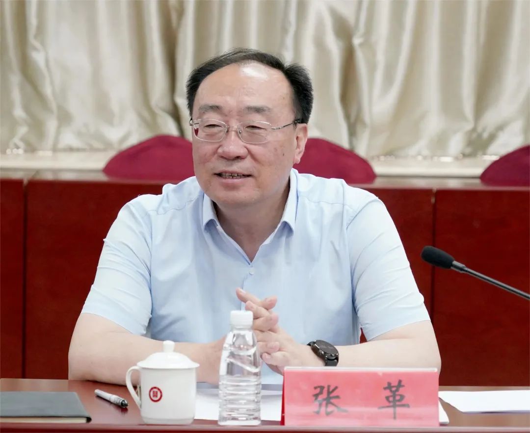 市委教育工委分管日常工作的副书记张革来中国戏曲学院调研