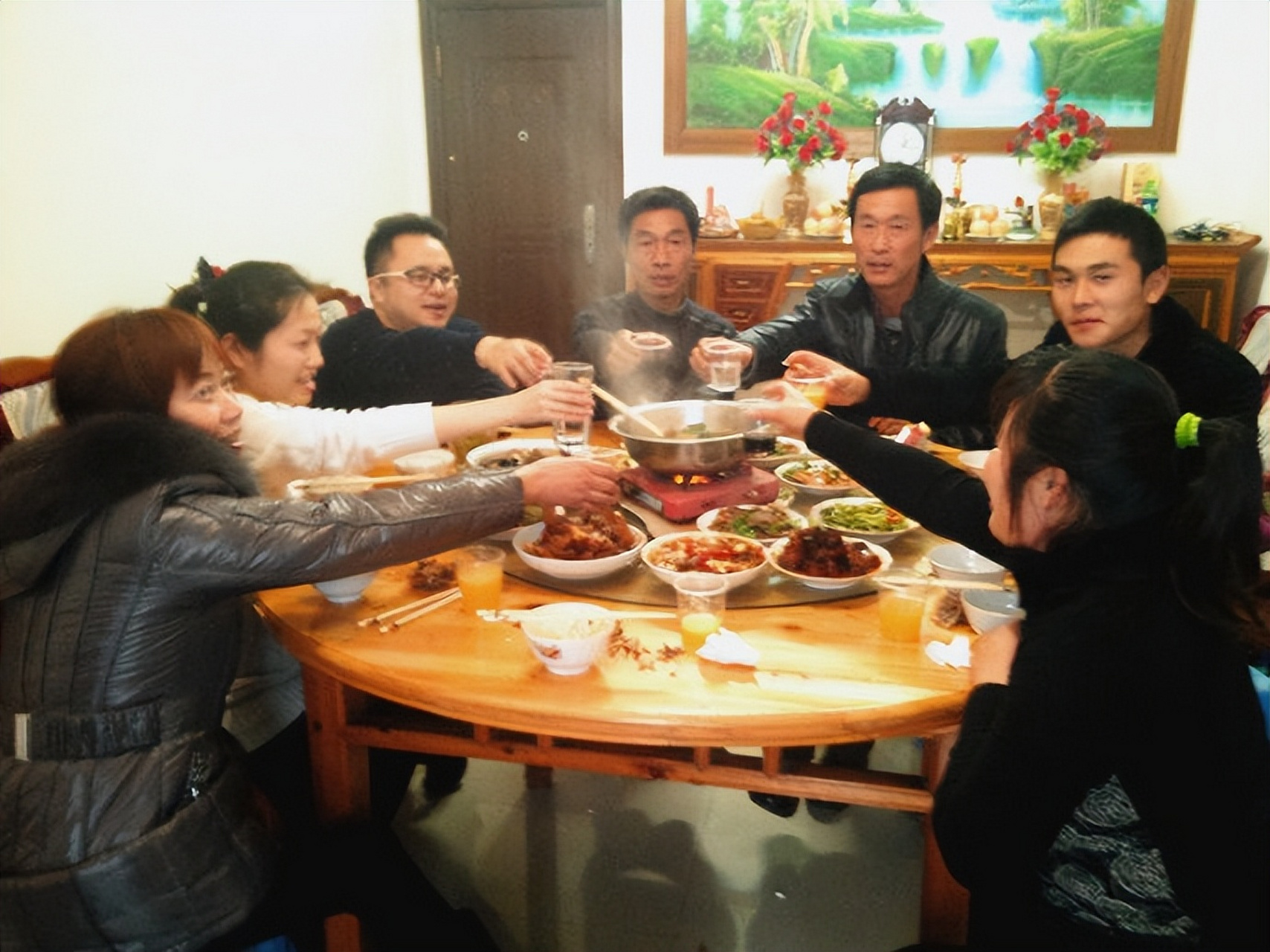 去亲戚朋友家吃饭喝酒,这3句"客套话"别当真,省得闹不愉快!  1.