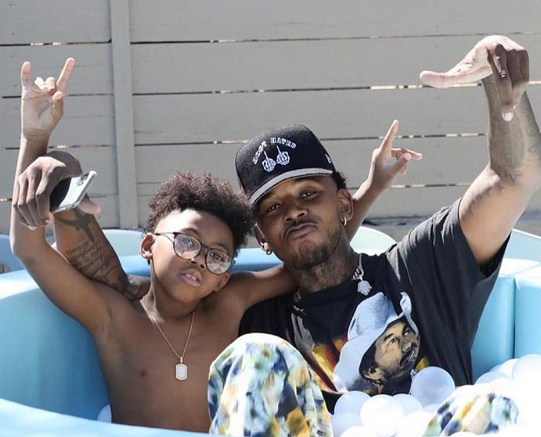 36岁尼克杨:搭档儿子成网红父子组合,妻子长相精致身材好