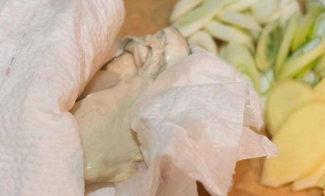 粤菜谱75期 广东大排档菜 姜葱焗生蚝煲的做法 李锦记旧庄蚝油