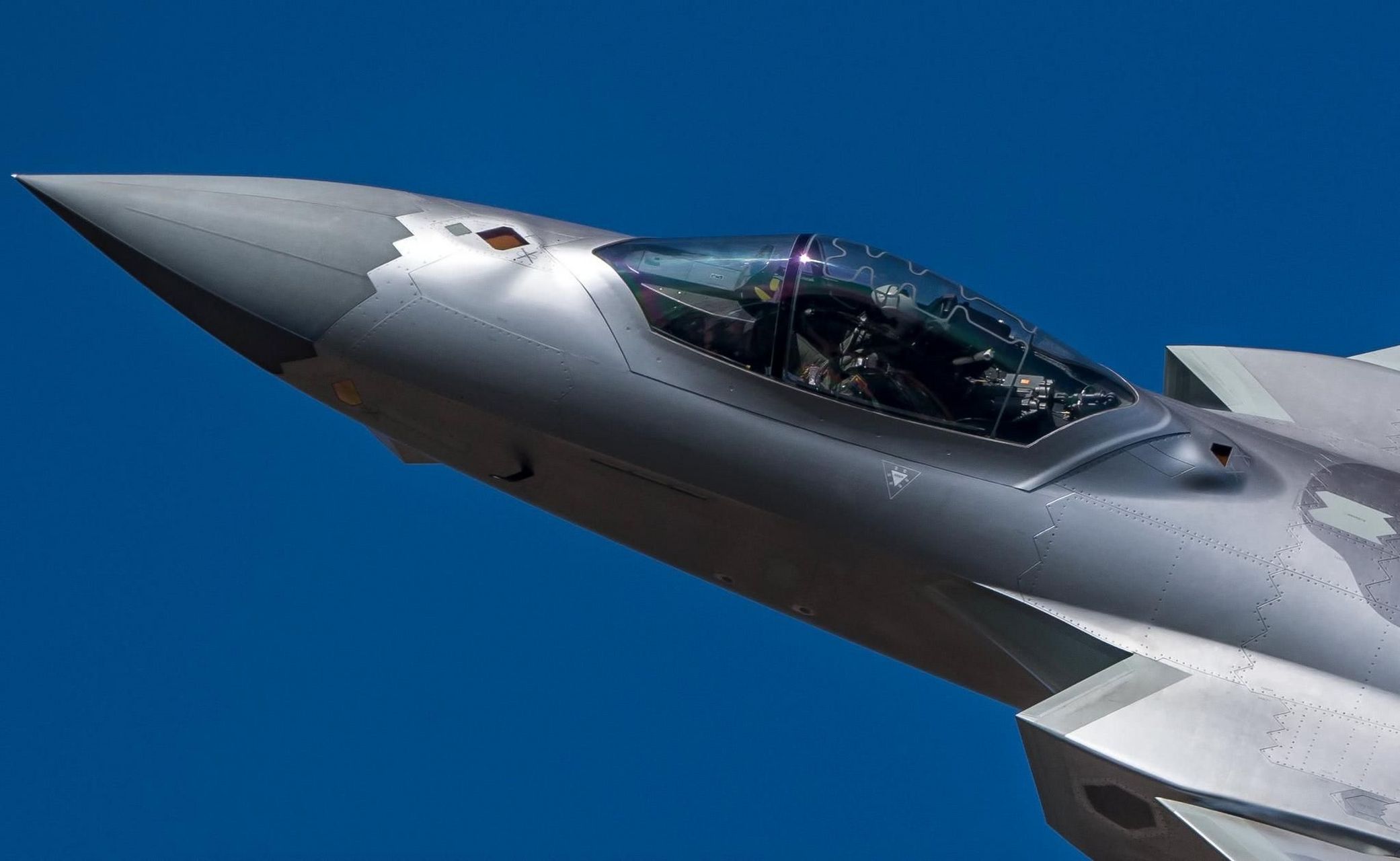 fc-31以其优秀的性能,包括优秀的隐身能力,航程,速度和武器负载等